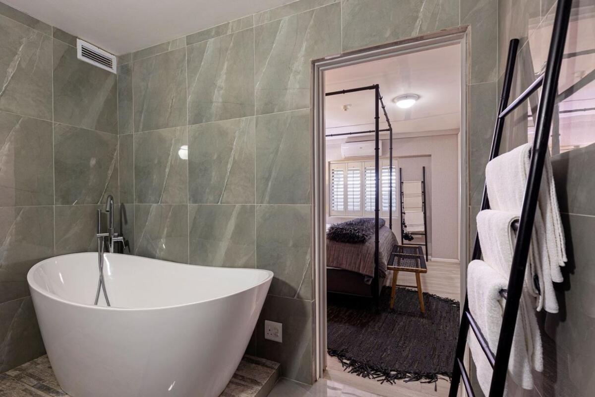 Clifton Yolo Spaces - Clifton Mansion * Cape Town